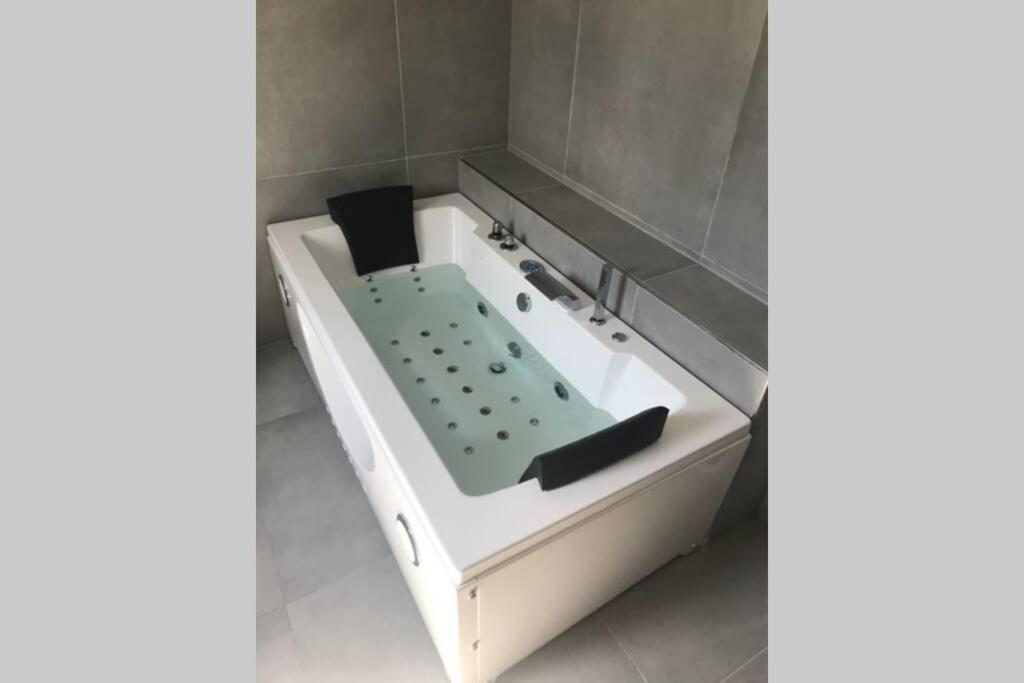 איחלהבה Apartman 3Kk 80 M2 S Virivkou A Saunou מראה חיצוני תמונה